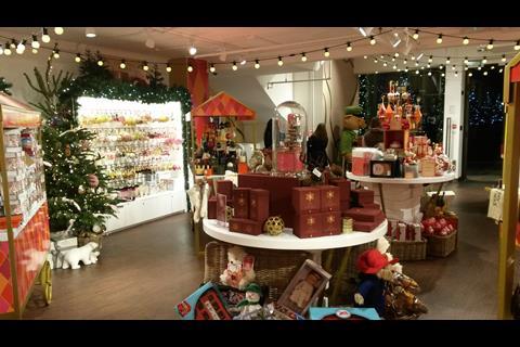 Harrods Christmas shop 1